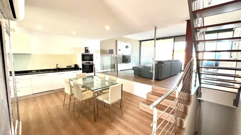 Welcome to your new home! This impressive luxury townhouse, located on a cliff on the first line of the sea, offers stunning views — photo 4