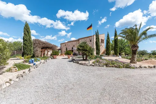 Cales de Mallorca, stately and luxurious country finca with breathtaking sea views and holiday rental license in S'Espinagar — photo 3