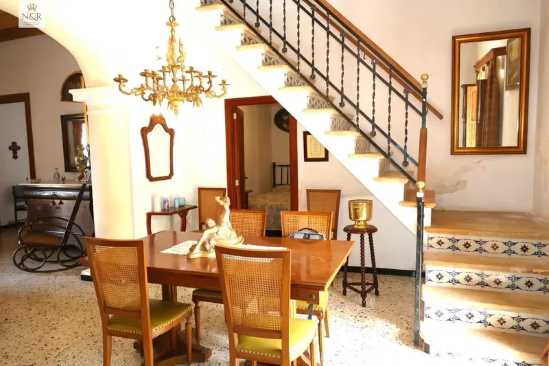 IKV00379-1. Spectacular manor house for sale in the center of Biniali with garage and large garden, built in 1900. — photo 8