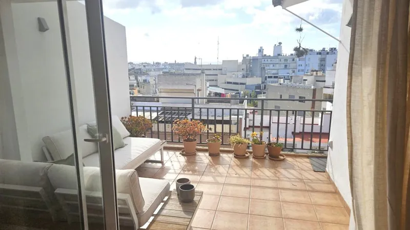 South facing 3 bedroom apartment with private terrace in the center of Palma — photo 2