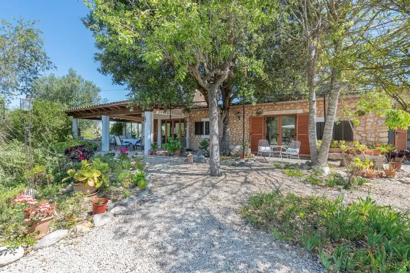 Discover a rural retreat with pool for sale in Búger, offering privacy, character and spectacular views of the countryside towards the Serra de — photo 1