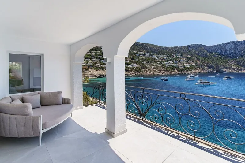 Spectacular luxury apartment with ocean views in Port d’Andratx — photo 1