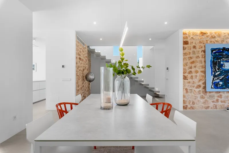 Exclusive designer villa with pool and sea views near the beach — photo 12