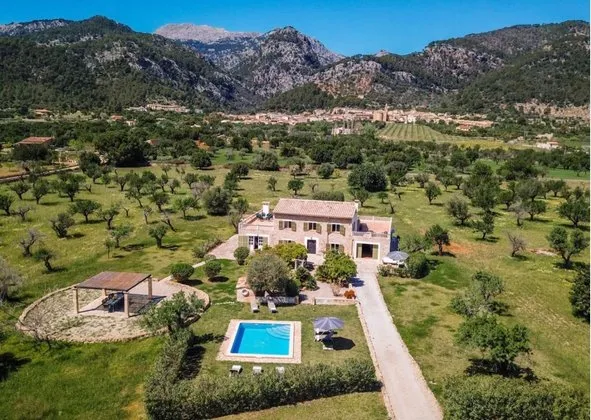 Detached house in Camino de Ses Deveres, Selva — photo 1