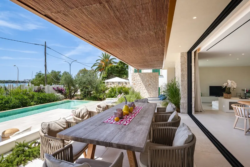 Frontline harbor villa with panoramic views and rural countryside — photo 4