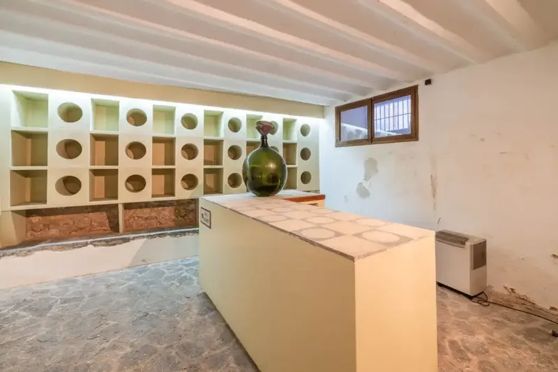 This magnificent 18th-century manor house is for sale in the heart of Sóller, just a stone's throw from the main square. — photo 6
