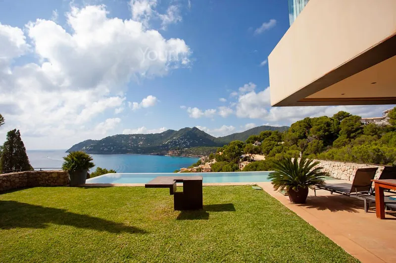 Impressive luxury villa with spectacular sea views — photo 8