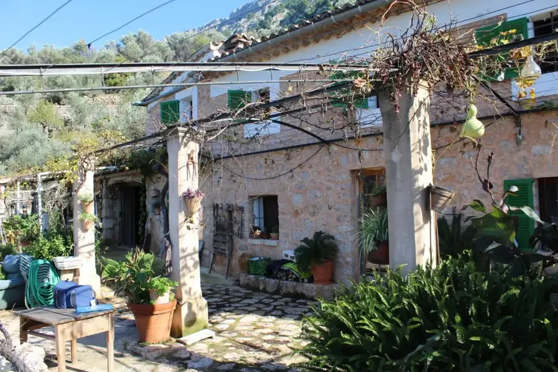 An old stone house with so much land sounds incredible! — photo 2