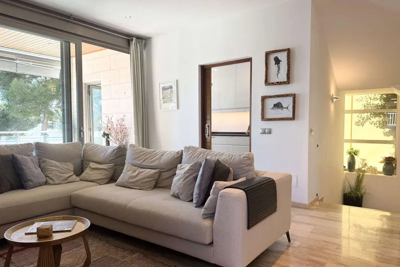 Mediterranean villa on the second sea line with sea access, near golf course and holiday rental license, Ref. 9916 — photo 6