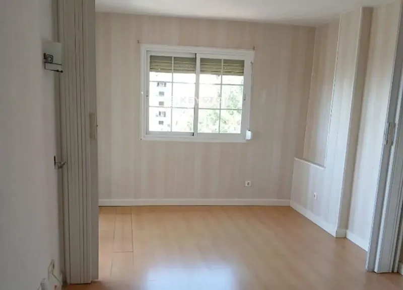iso en alquiler en Portals Nous, Mallorca, con 1 dormitorio, baño completo, cocina-comedor, terraza y piscina comunitaria. Amueblado y situa — photo 2