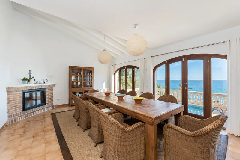 Spacious family chalet in a prime location with perfect sea views in Font de Sa Cala — photo 4