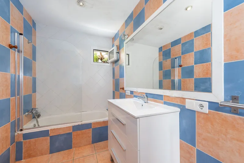 Detached villa with private pool just 400 metres from the beach — photo 12