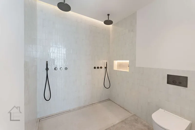 Stylish completely renovated townhouse on the first sea line in the old town of Portocolom — photo 10