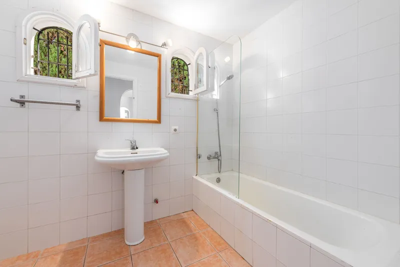 Detached villa with private pool just 400 metres from the beach — photo 7
