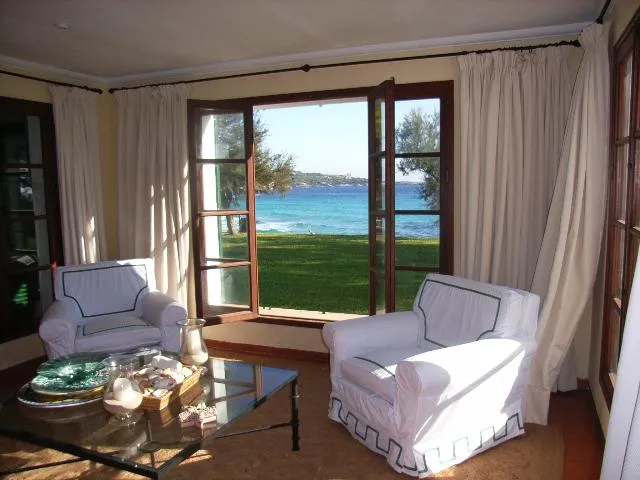 Magnificent property built in the fifties, first sea line — photo 2