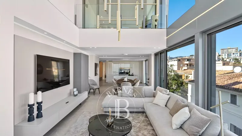 Luxury Frontline Penthouse with Sea and Harbour Views on Paseo Marítimo — photo 4