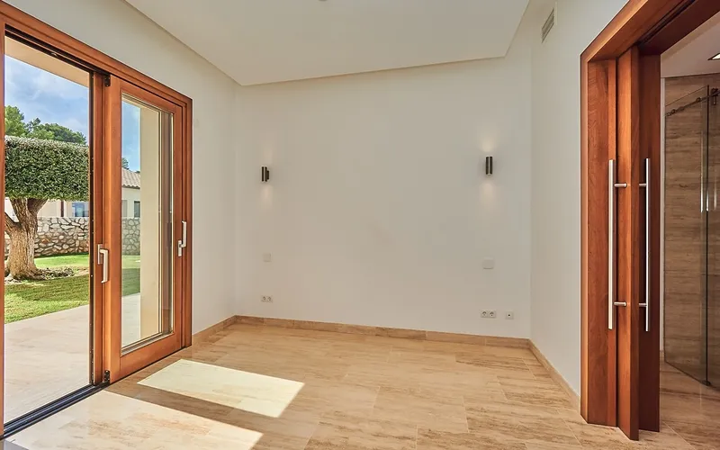 Imposing villa with vacation rental license and views over the valley, as well as the golf course of Canyamel — photo 10