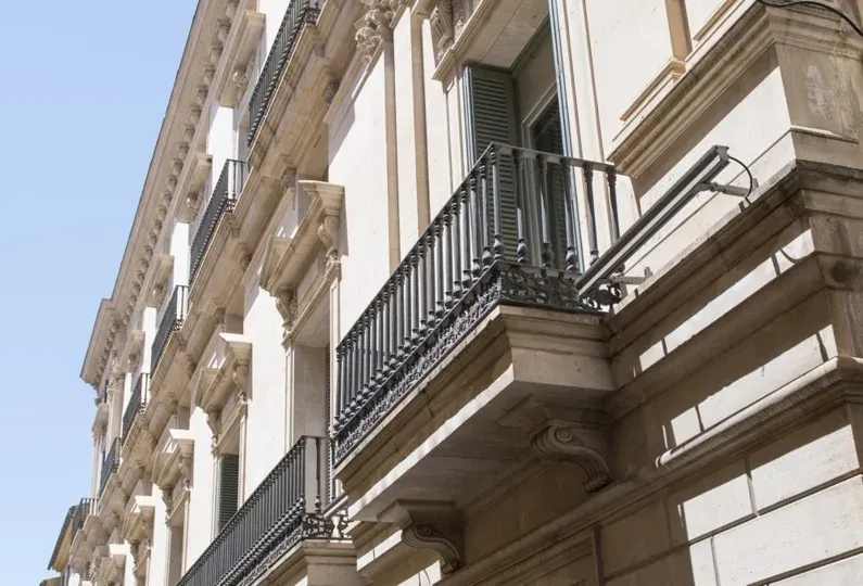 Palma: Exclusive city apartment with private lift access in Sant Jaume — photo 12