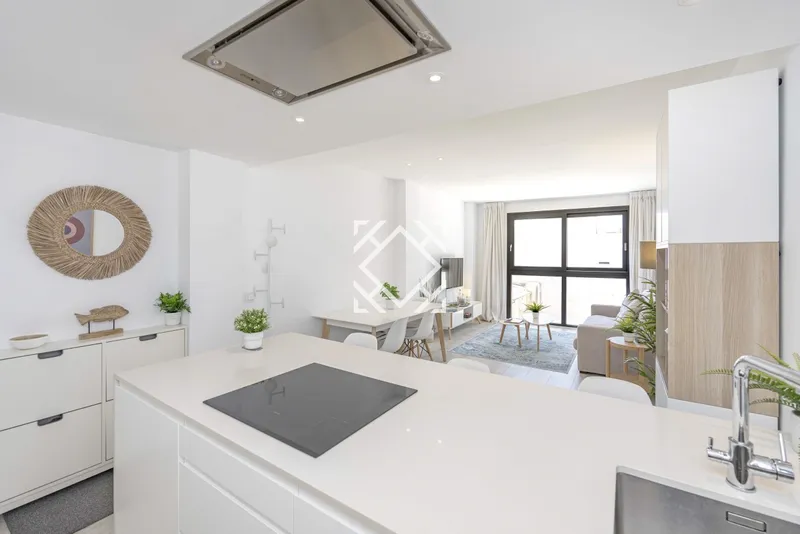 Modern and bright flat for sale close to the sea in Puerto de Alcudia, Mallorca. — photo 7