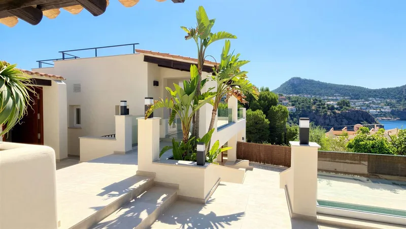 Exclusive Living with Ocean View & Pool — photo 2