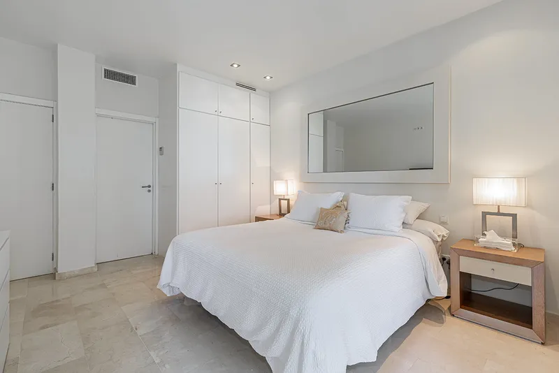 Wonderful garden apartment with sea views — photo 10