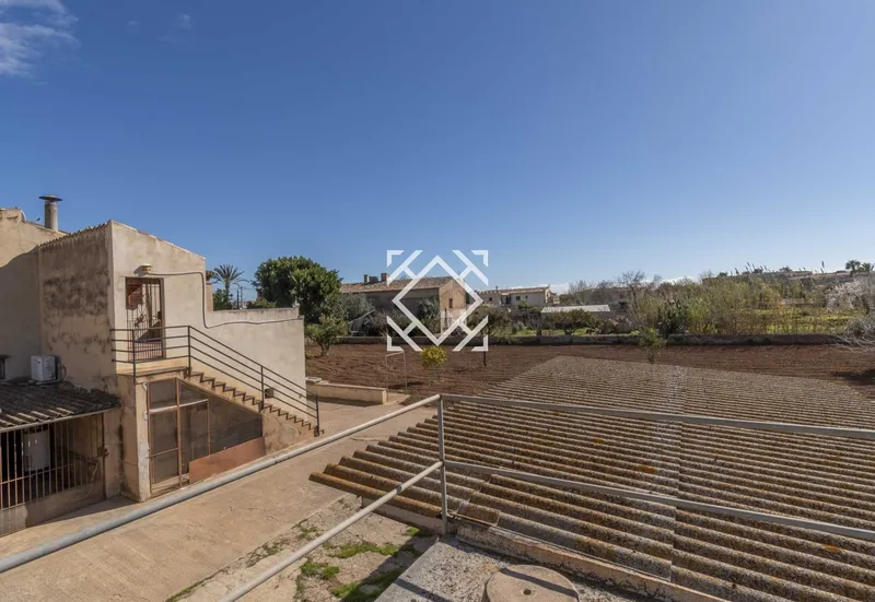 Spacious property with large rustic plot for sale in quiet residential area close to Palma de Mallorca. — photo 7