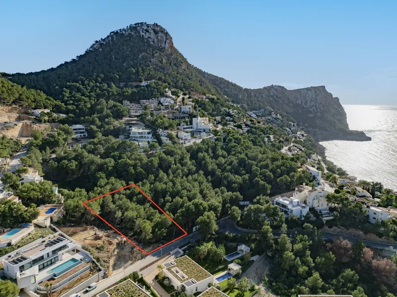 Building plot in an attractive location in Cala Llamp — photo 2
