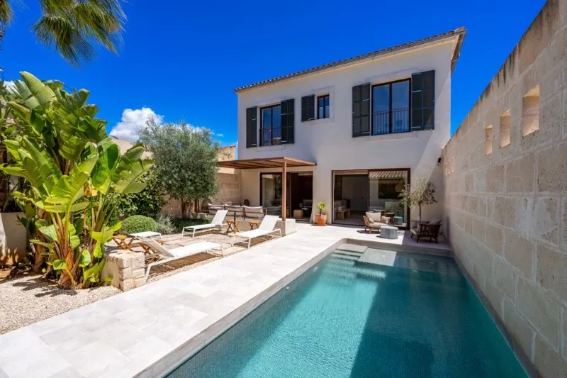 Charming townhouse in the heart of Ses Salines, with rooftop terrace and panoramic views — photo 2