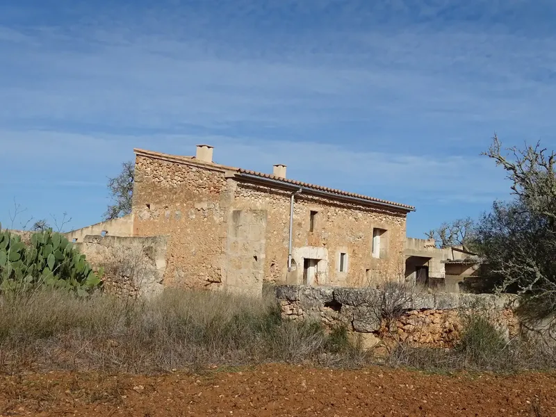 Estate of more than 22,000 m2, located between Campos and Santanyi, within the municipality of Campos, about three kilometers from the village of Campos — photo 1