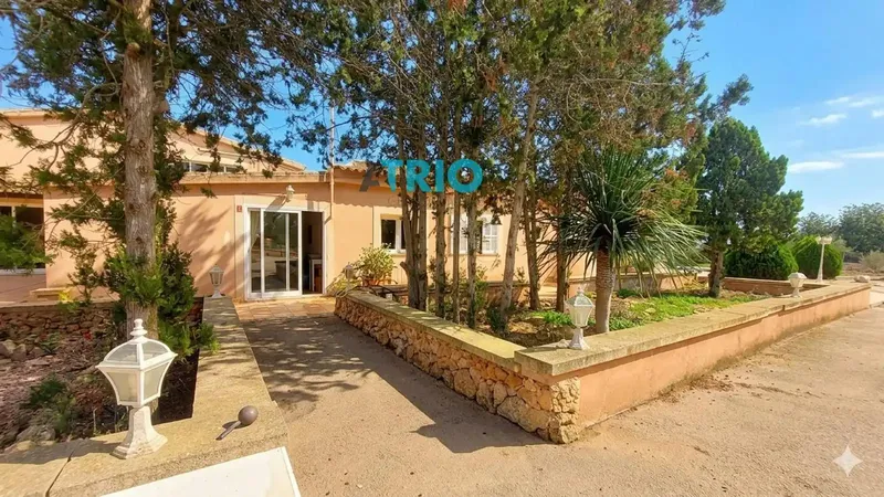 Just 800 meters from the center of Llucmajor is this exceptional rustic finca, a unique opportunity for those seeking tranquility — photo 3