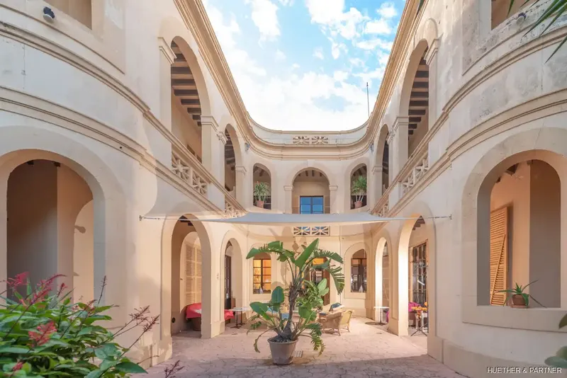 This good and very successful hotel is located above the center of Arta. — photo 6