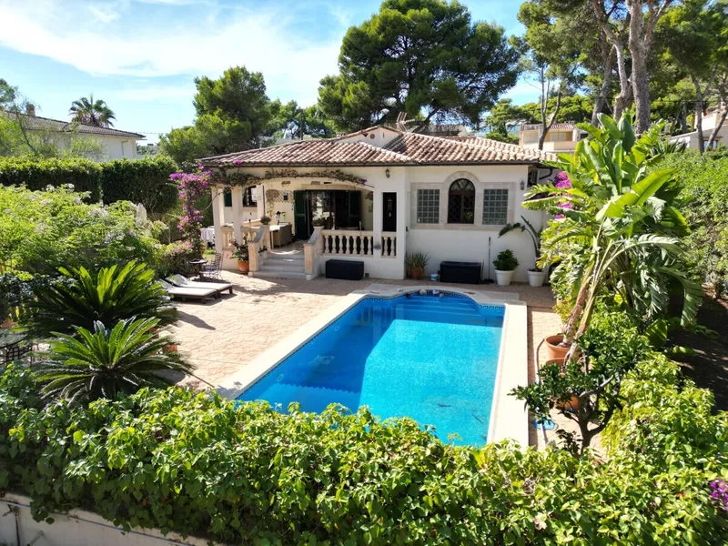 Charmante Villa im Bungalow Stil am Rande einer Grünzone in Santa Ponsa — photo 1