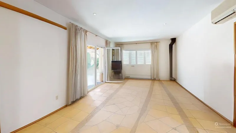 Only investors!!! Property not available to live in!! The bare ownership of the property is sold with the life usufruct in favor of — photo 6