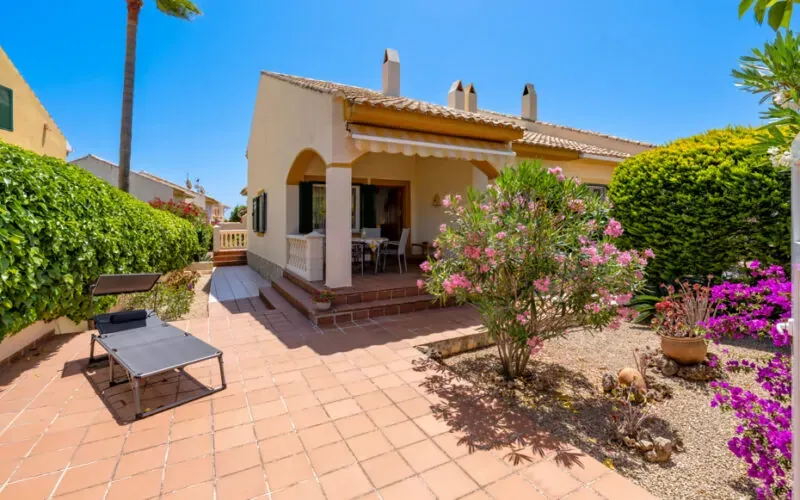 Well-kept semi-detached house with wraparound garden and roof terrace in Cala Murada — photo 1