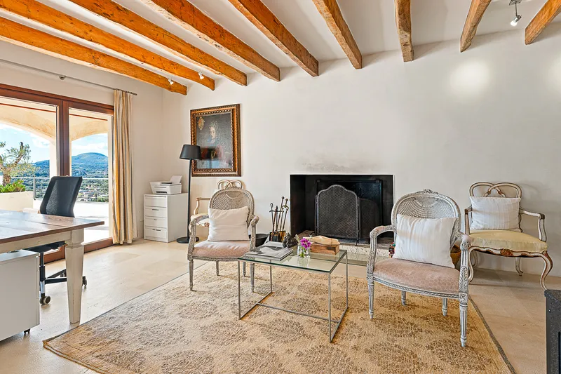 Exclusive Estate: Luxury Villa with Panoramic Views, Vineyard and Pool — photo 11