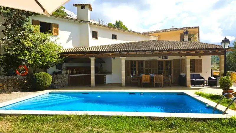 In a sunny and quiet environment in Port de Sóller, we present this magnificent house with garden, private pool and holiday rental license — photo 2