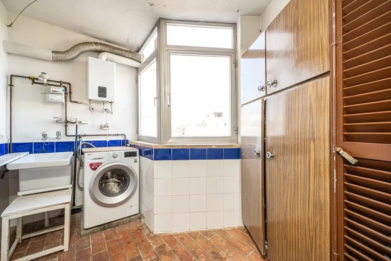 If you are looking for a spacious home with multiple possibilities, this 111 m² apartment is an excellent opportunity. — photo 8