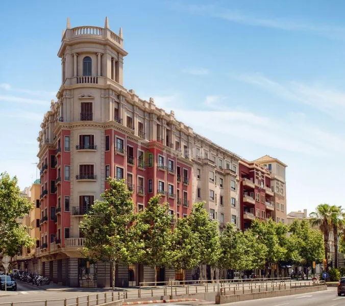 Building for sale on Avenida del Comte de Sallent – Las Avenidas, Palma de Mallorca — photo 1