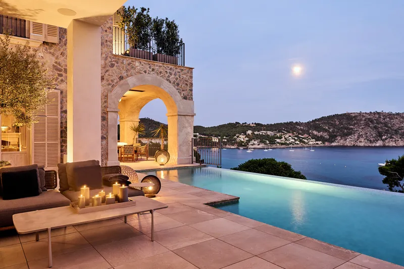 Exclusive: Luxury Mediterranean villa with breathtaking ocean views in Camp de Mar - Marcel Remus Real Estate — photo 2