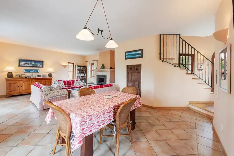 This attractive finca occupies a large plot of about 8,000m2 and is offered for sale in a quiet area of Moscari. It has a guest apartment — photo 6