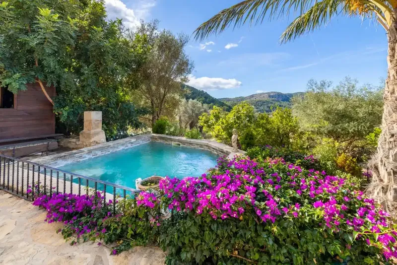 Experience the Mediterranean paradise in this rustic finca in S'Arraco. The property is situated on a cultivated plot of almost 8,000 m² and — photo 4
