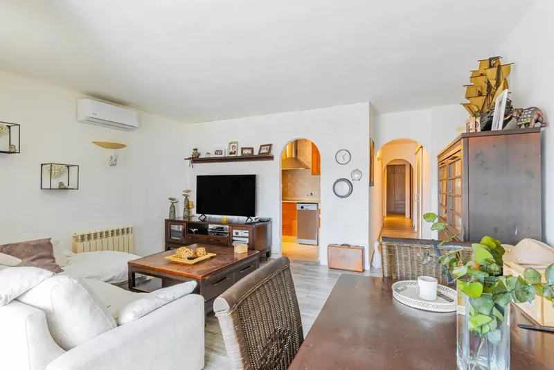 We present this fantastic home located in Santa Ponça, one of the most sought-after areas in southwest Mallorca, known for its — photo 8