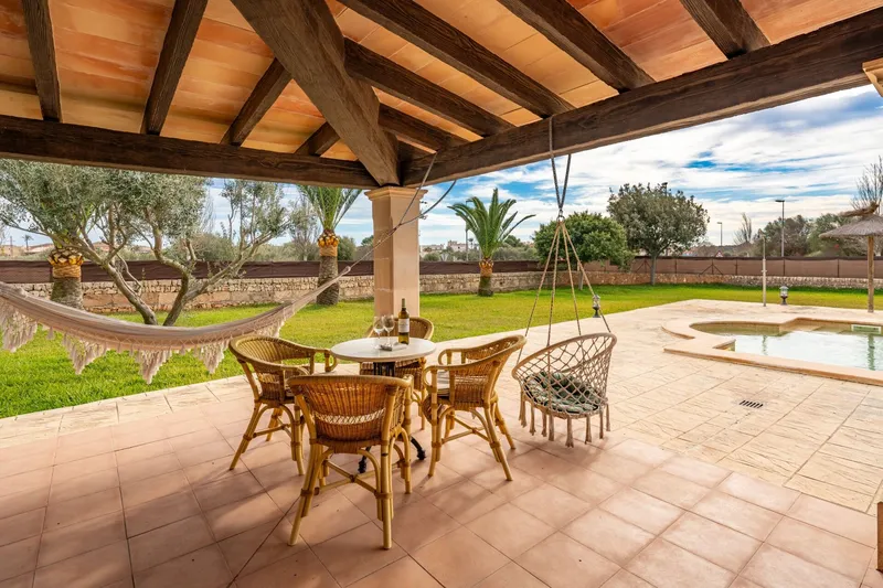 Single-storey finca near Santanyí with holiday rental licence — photo 1