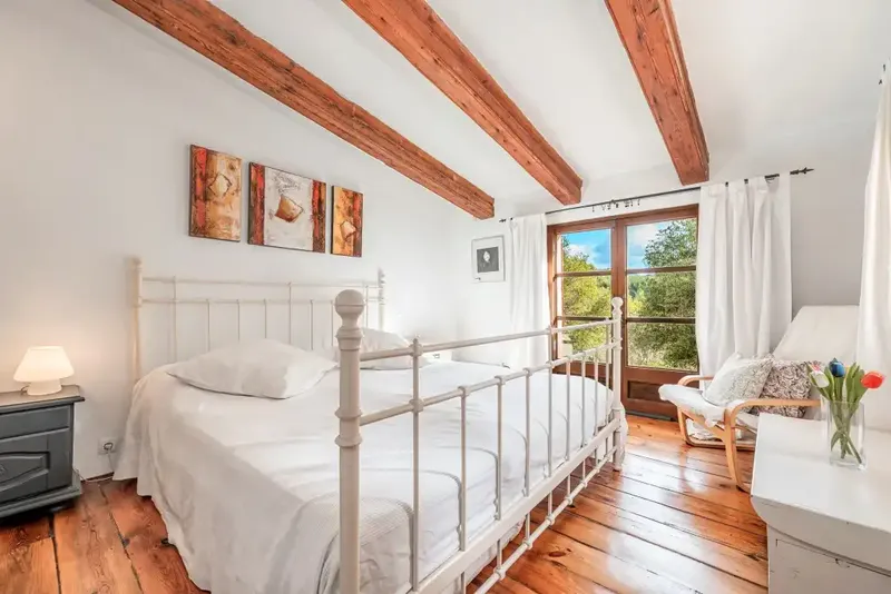 This quiet country house for sale in S'Arracó is magnificently renovated and offers a harmonious combination of traditional Mallorcan charm — photo 11