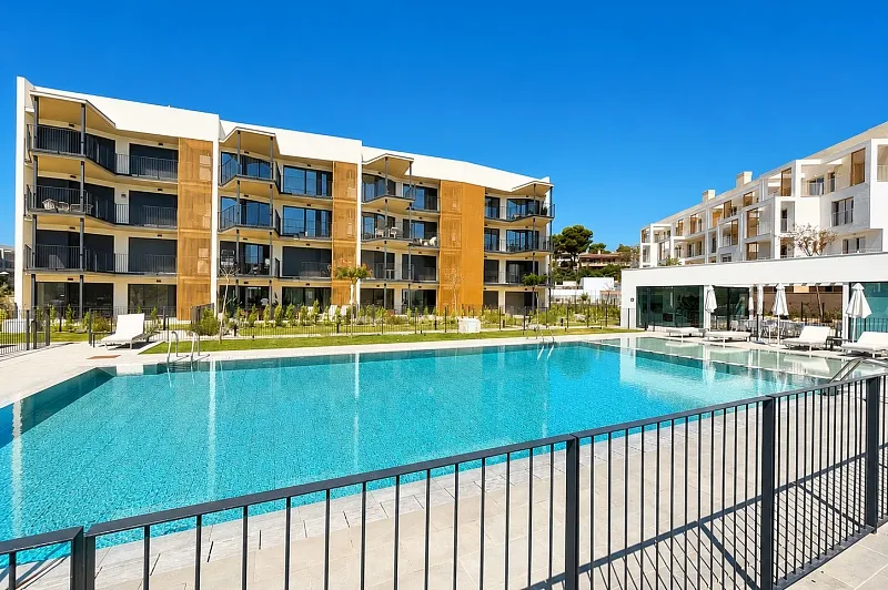 New modern apartment with garden near the beach in Palmanova Mas — photo 2
