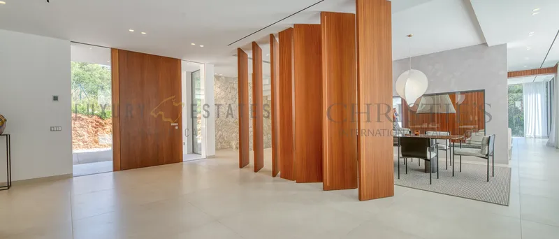 Modern newly built luxury villa in Son Vida with Balinese design — photo 2
