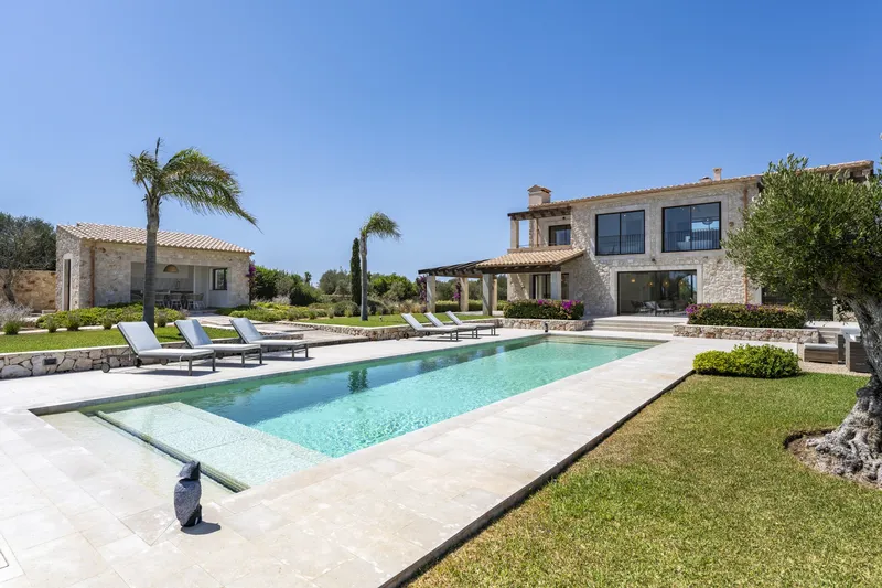 Stone finca with sea views near the bay of Cala Llombards — photo 3