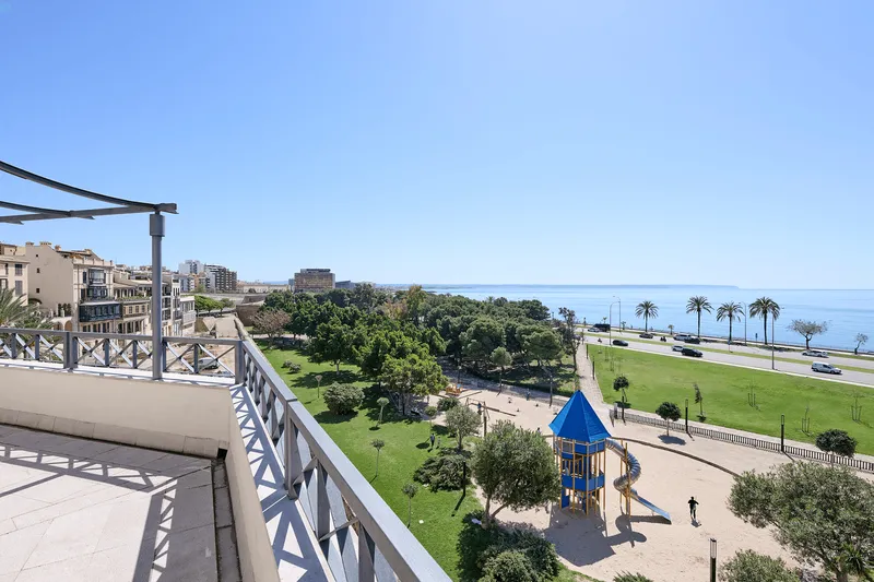 Long-term rental: Penthouse with terrace and sea views in Palma — photo 3