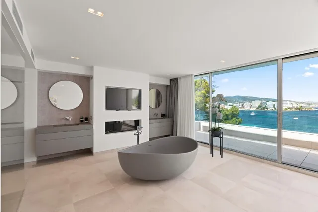 Luxurious villa with sea access for sale in Cala Vinyes, Mallorca — photo 12