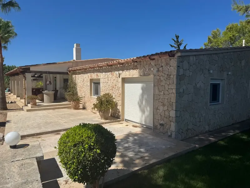 Discover this magnificent 383 m² home on a spectacular 2,804 m² plot — photo 1